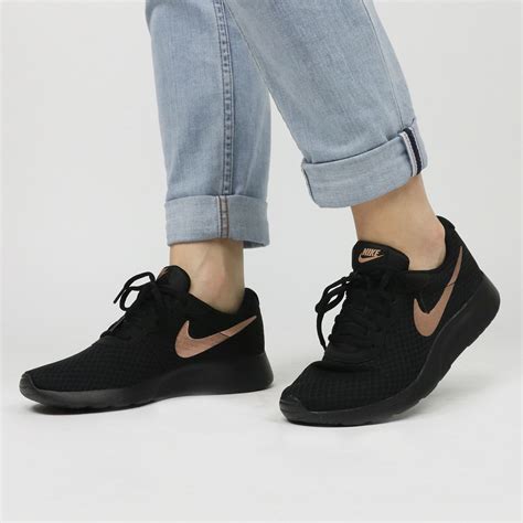 nike schoenen dames sale zwart|Meer.